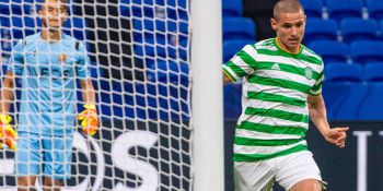 Kuriozalny gol Patryka Klimali w sparingu Celtiku. Polak wykorzystał prezent od bramkarza (VIDEO)